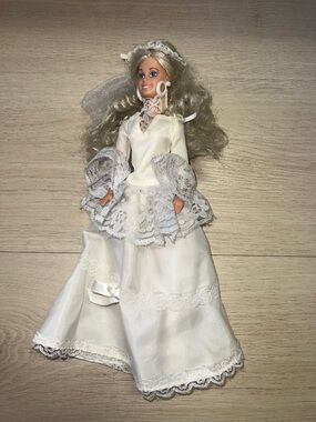 Vintage 1989 Wedding Fantasy Barbie Doll Mattel Bridal Lace Dress